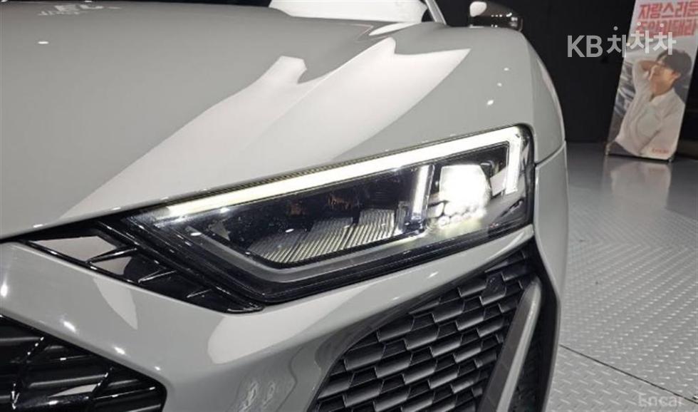 Audi R8 — miniaturë 4