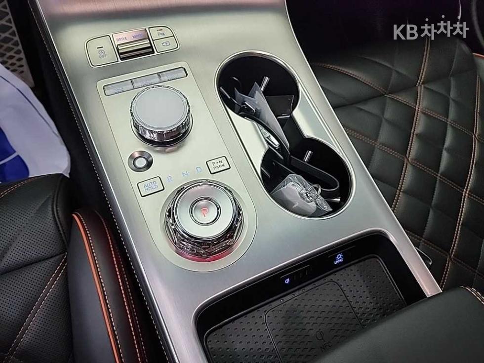 2024 Genesis GV70 photo