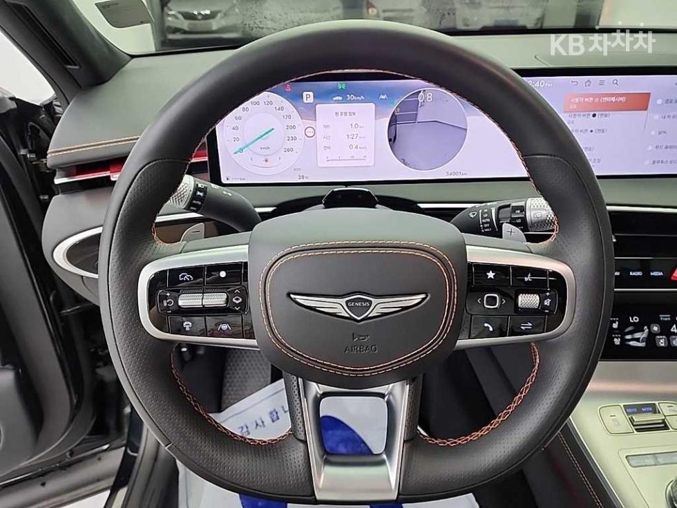 2024 Genesis GV70 photo