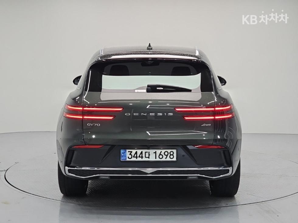 2024 Genesis GV70 photo