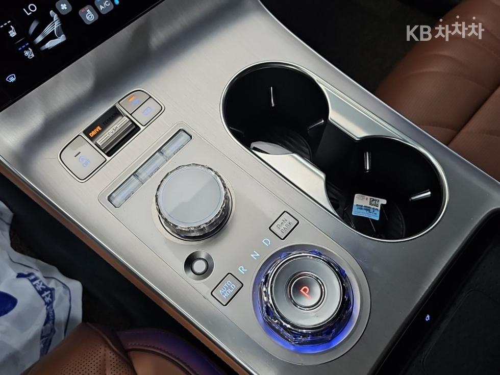 2024 Genesis GV70 photo