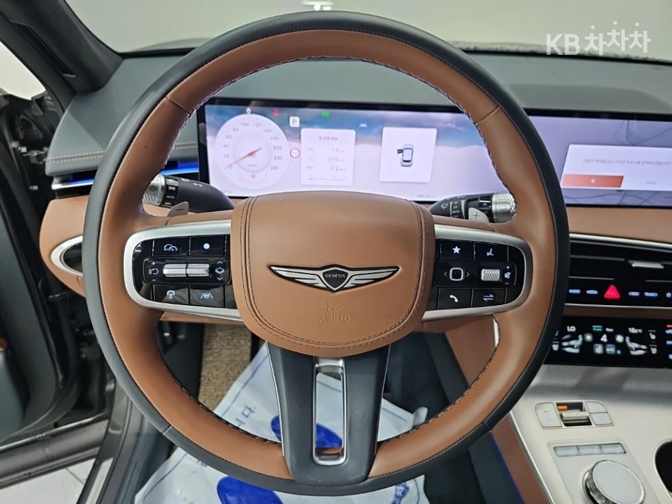 2024 Genesis GV70 photo