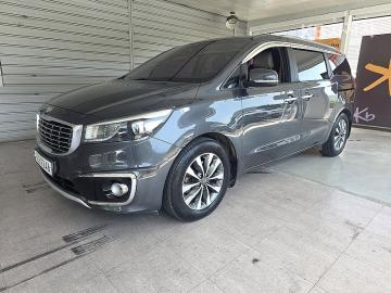 Kia Carnival 9-Seater Diesel — foto 1