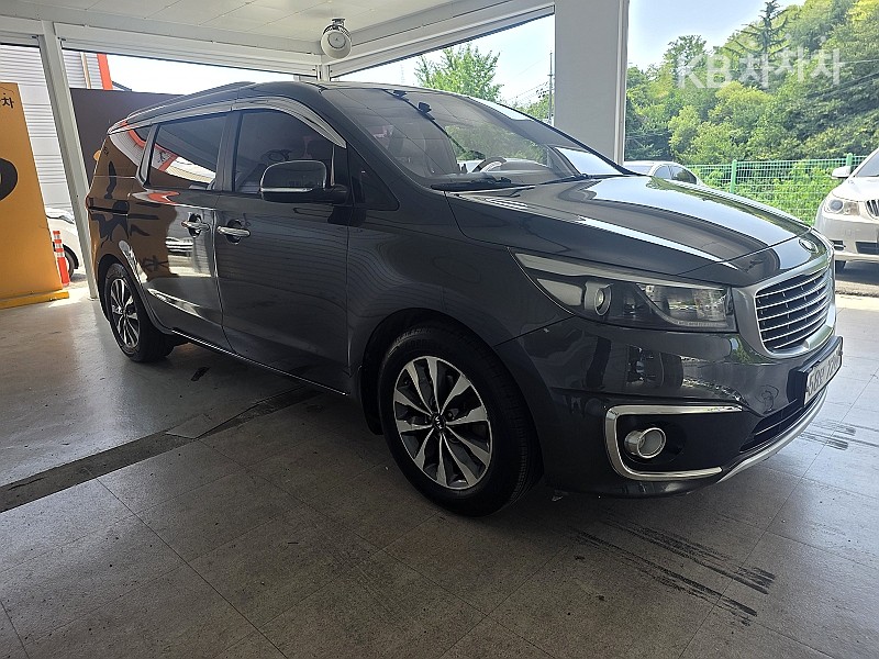 Kia Carnival — miniaturë 2