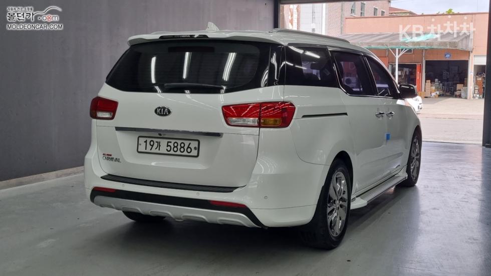Kia Carnival — miniaturë 2