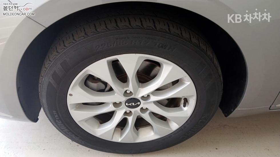 Kia K8 — miniaturë 6