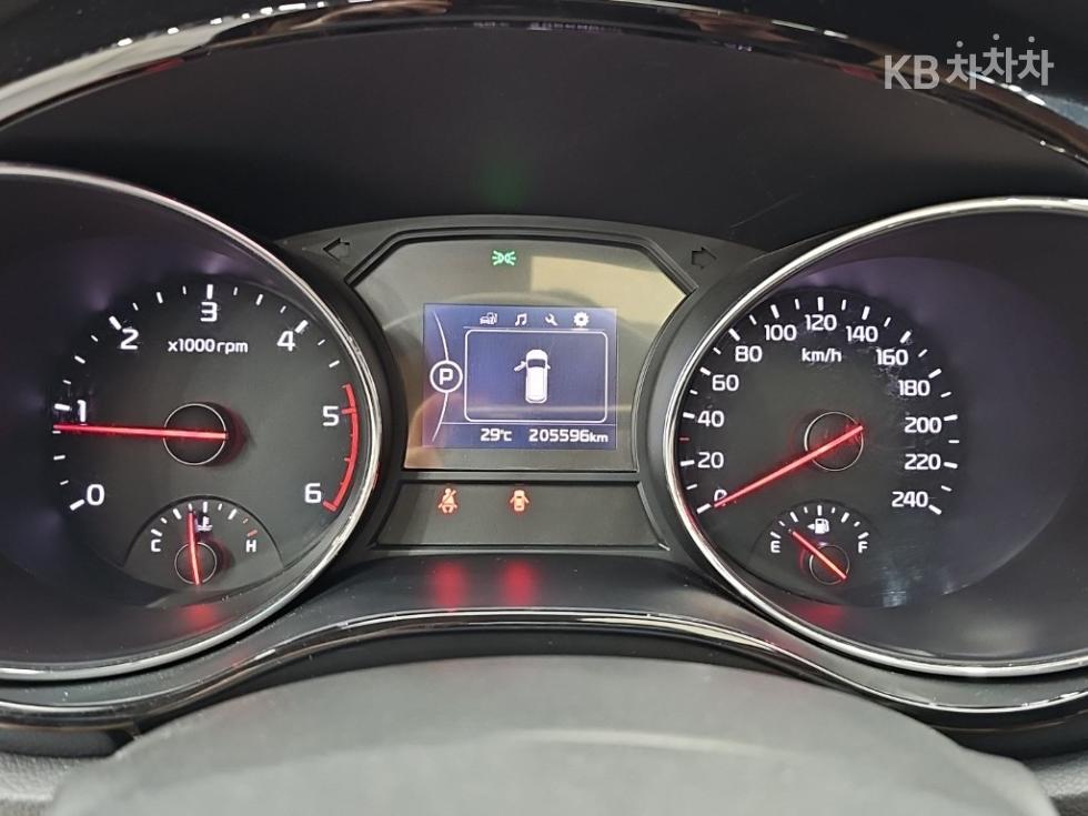 Kia Carnival — miniaturë 6