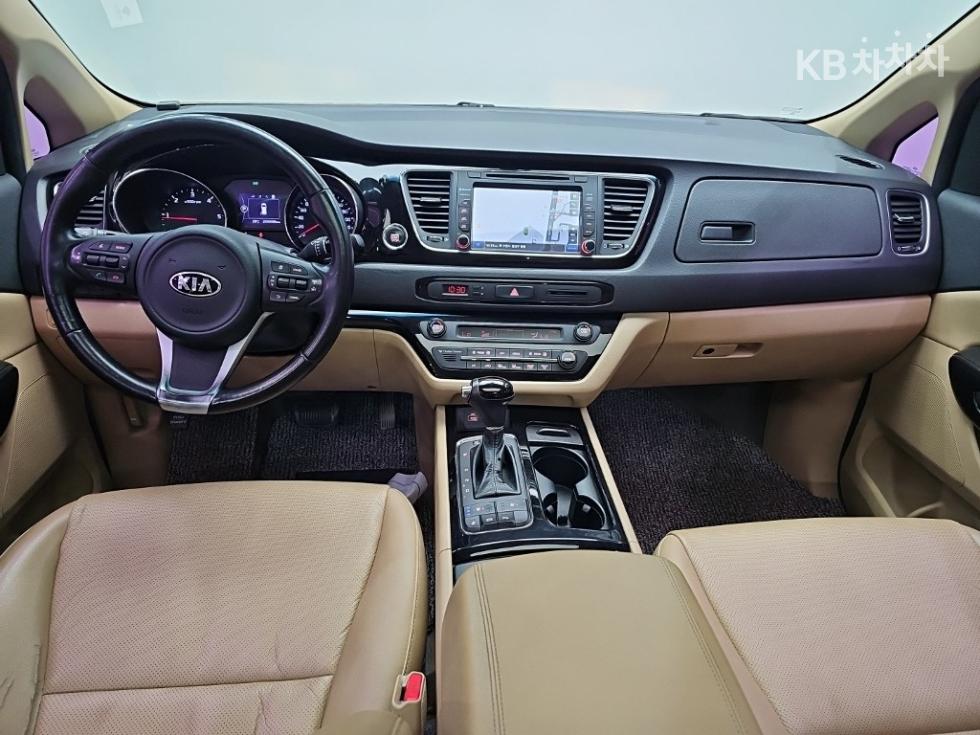 Kia Carnival — miniaturë 7