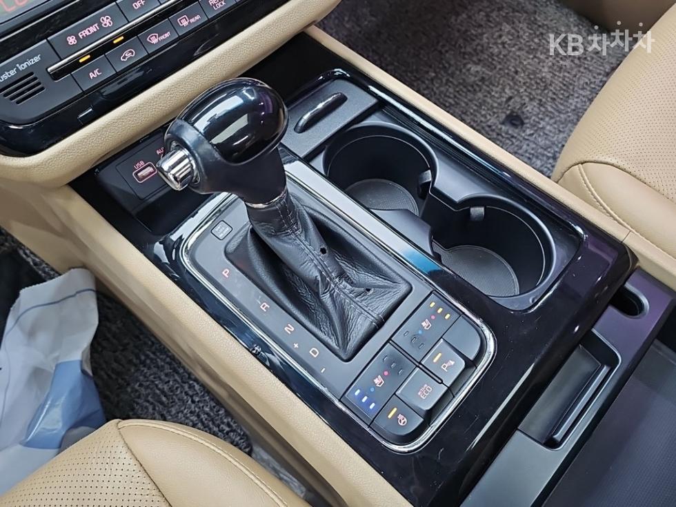Kia Carnival — miniaturë 8