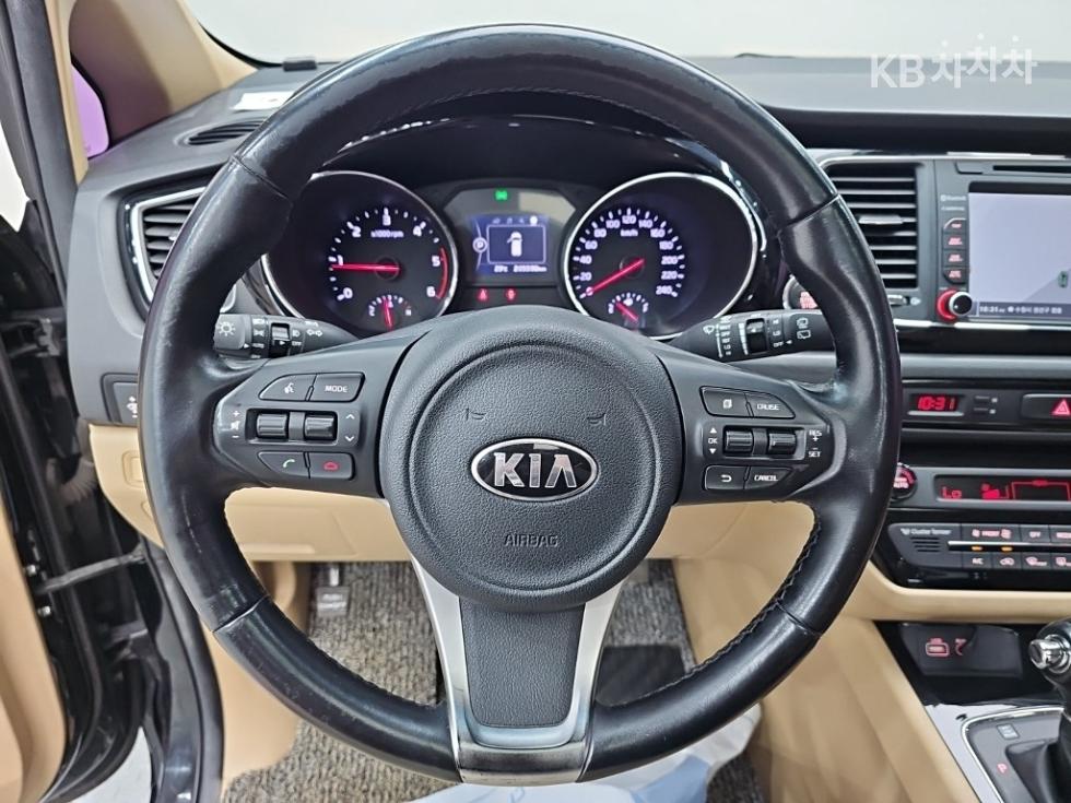 Kia Carnival — miniaturë 9