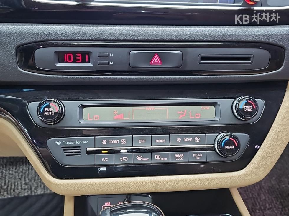 Kia Carnival — miniaturë 10