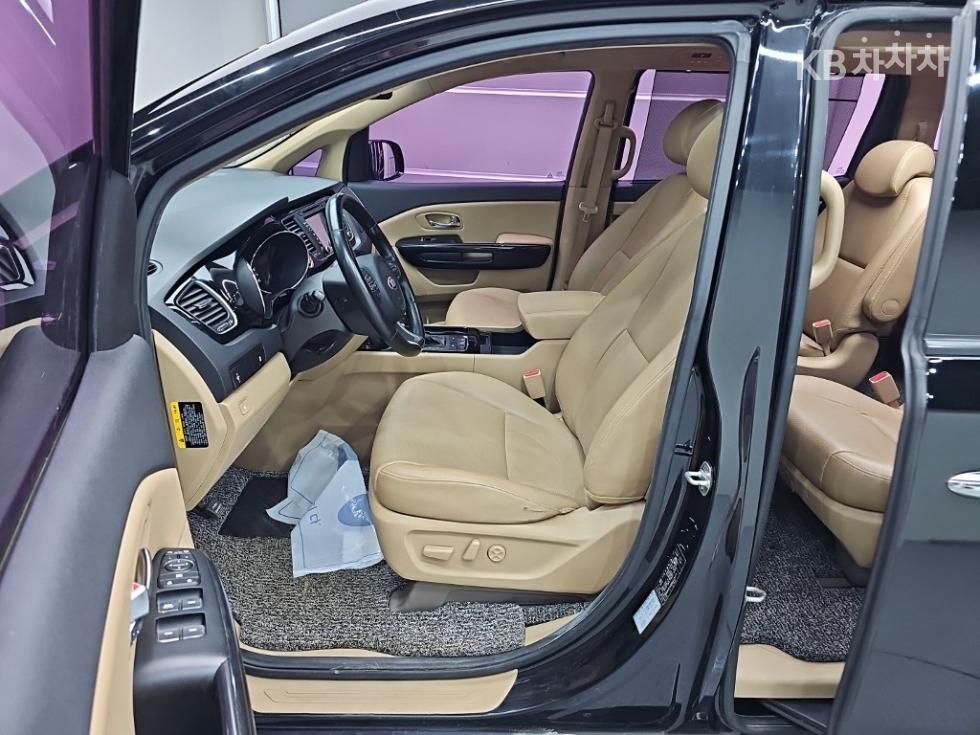 Kia Carnival — miniaturë 11
