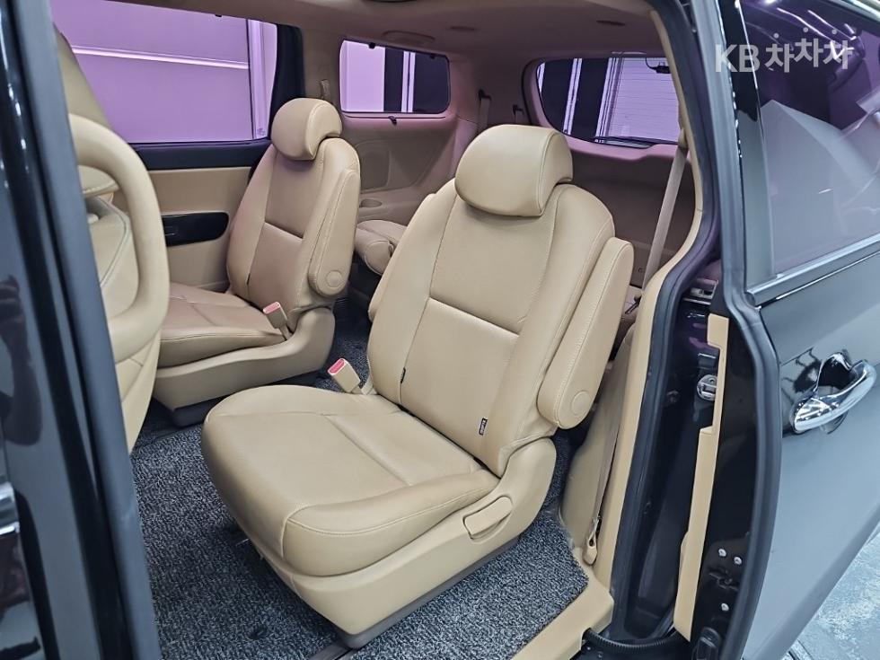 Kia Carnival — miniaturë 12