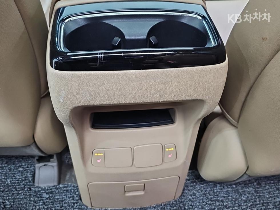 Kia Carnival — miniaturë 13
