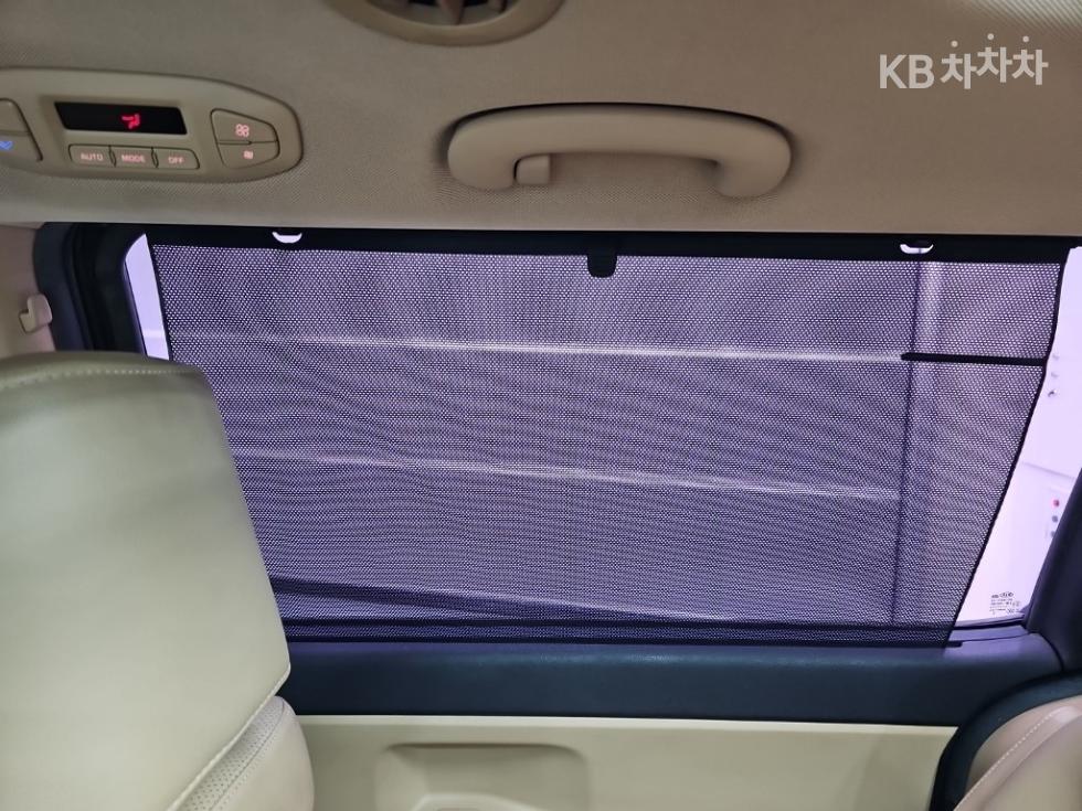 Kia Carnival — miniaturë 14