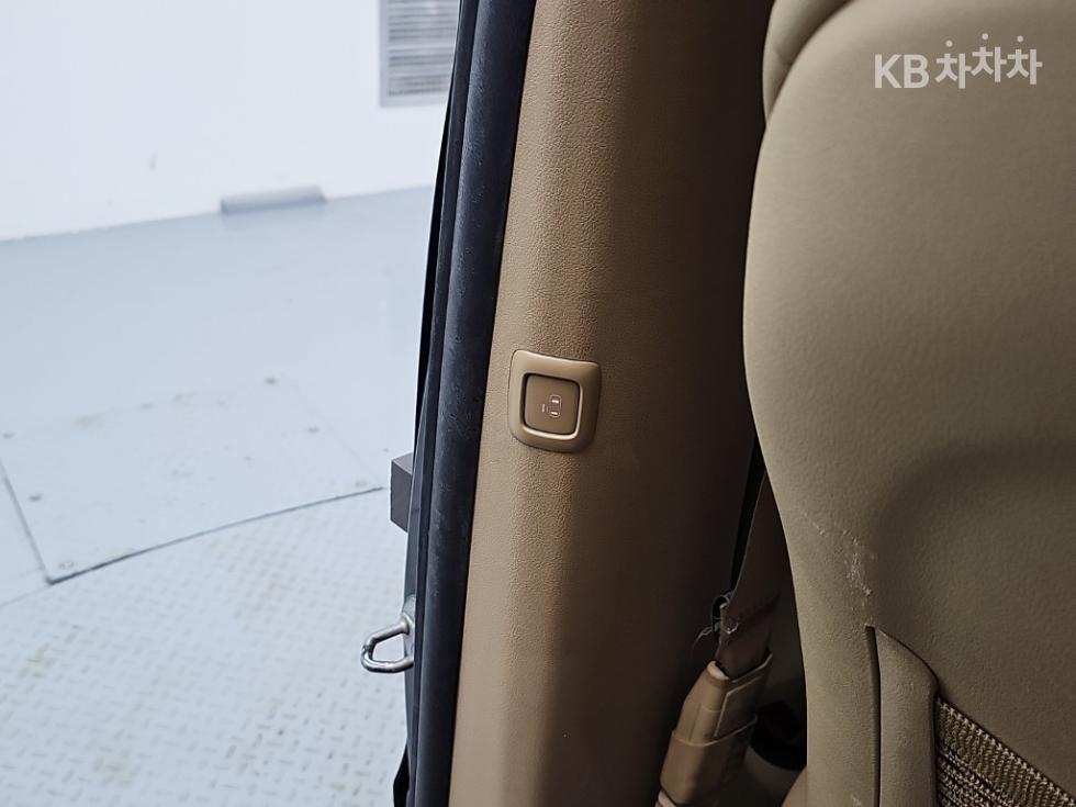 Kia Carnival — miniaturë 15