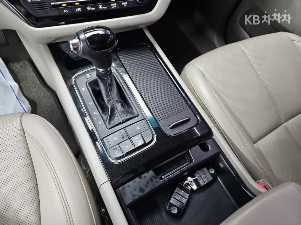 Kia Carnival — miniaturë 8