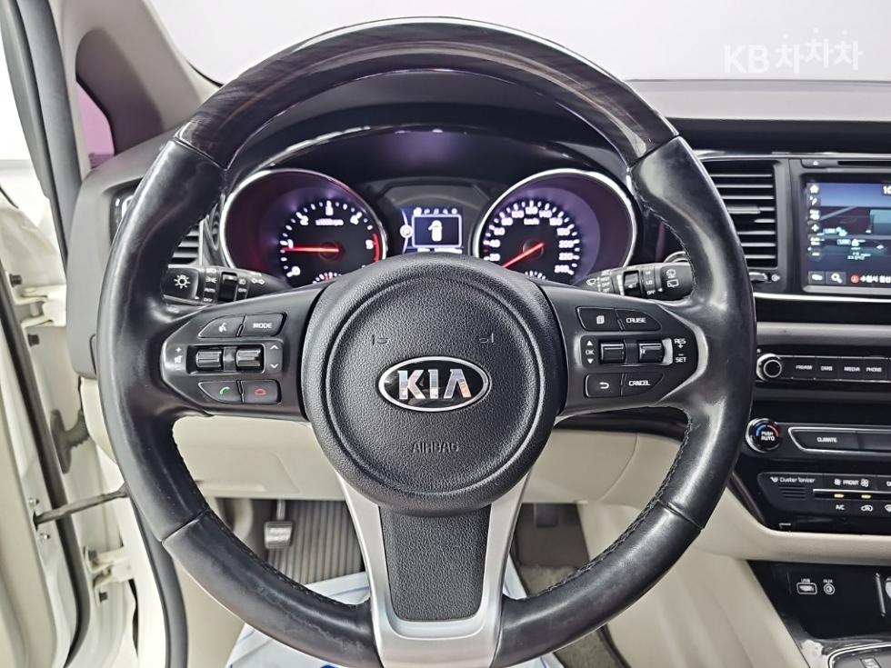 Kia Carnival — miniaturë 9