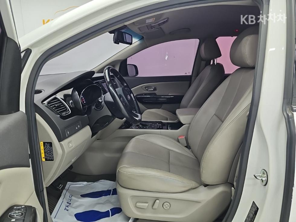 Kia Carnival — miniaturë 11