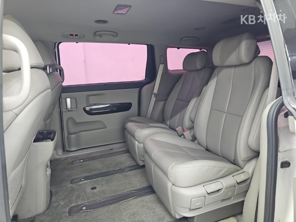 Kia Carnival — miniaturë 12