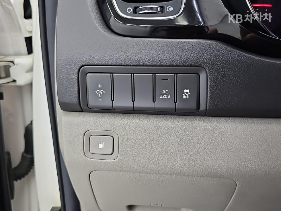 Kia Carnival — miniaturë 18
