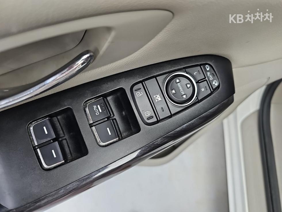Kia Carnival — miniaturë 19