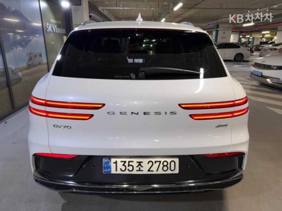 2024 Genesis GV70 photo