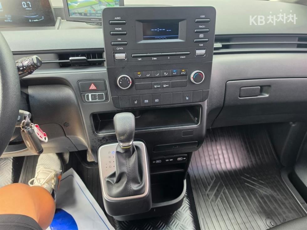 Hyundai Staria — miniaturë 15