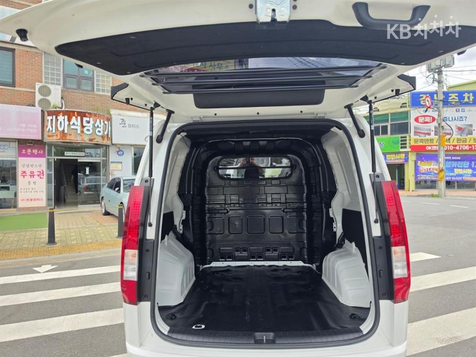Hyundai Staria — miniaturë 18