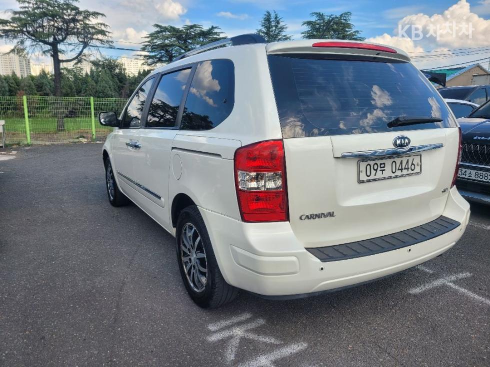 Kia Carnival — miniaturë 4