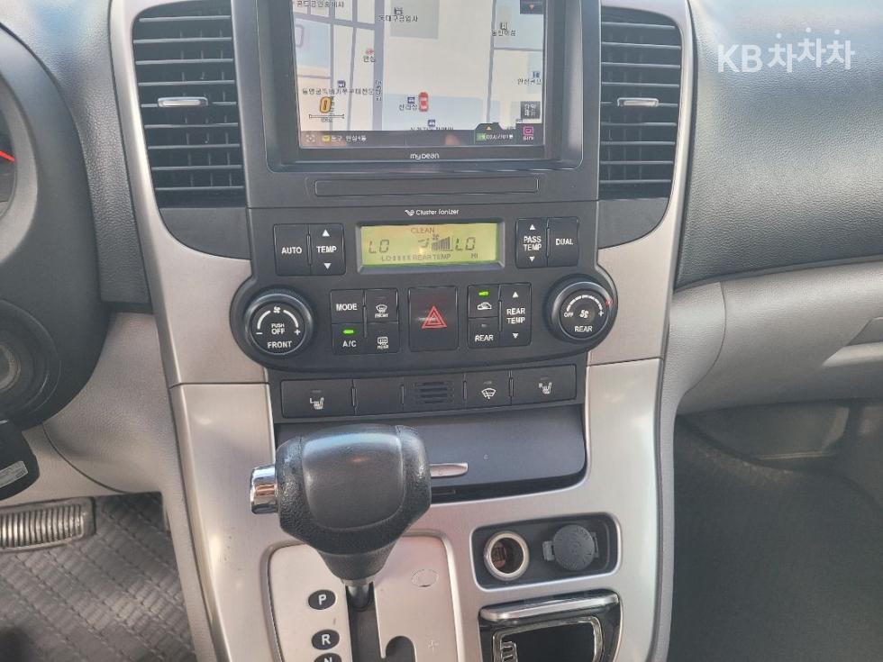 Kia Carnival — miniaturë 10