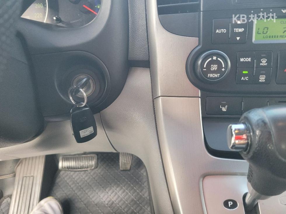 Kia Carnival — miniaturë 12