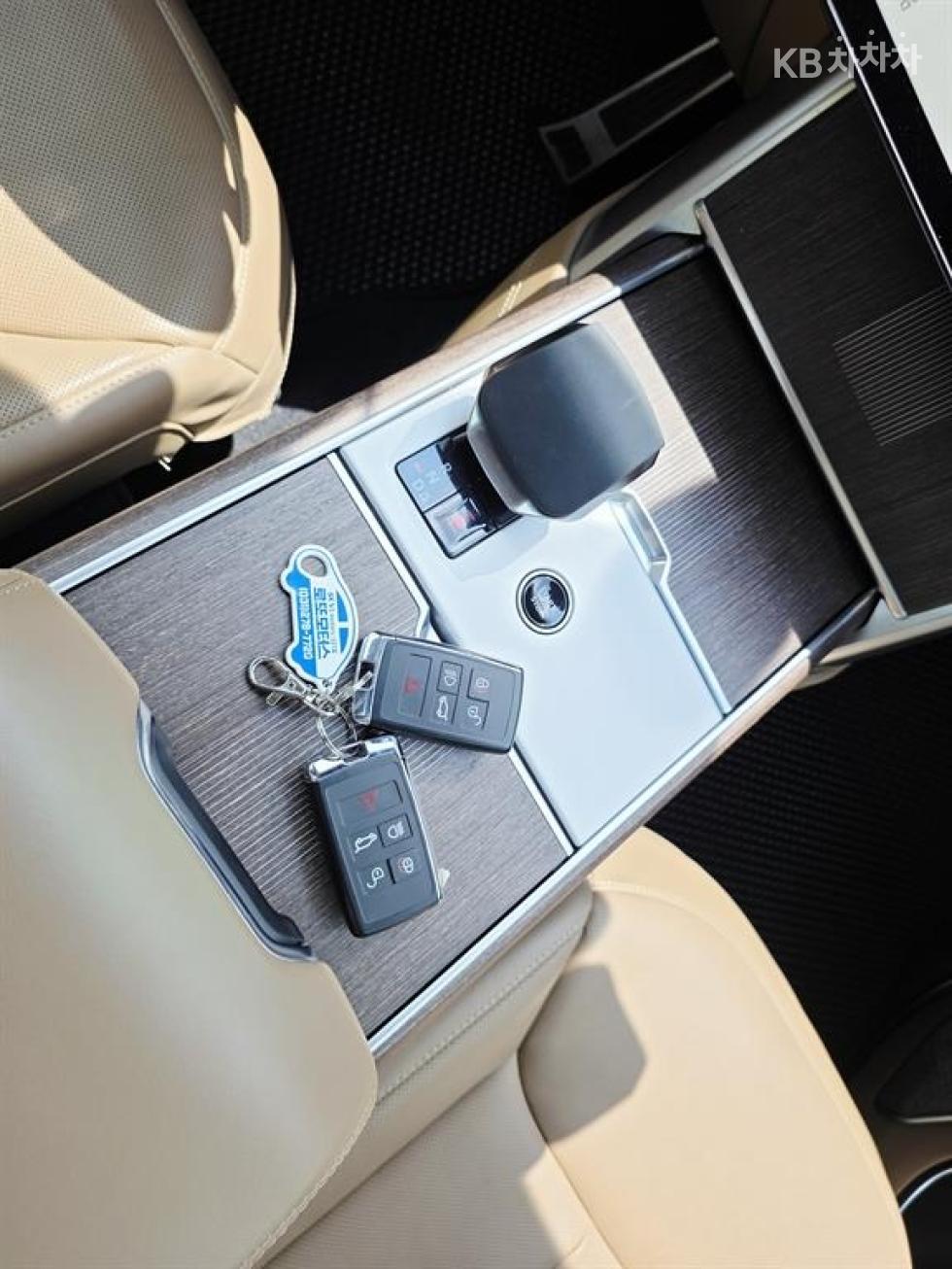 Land Rover Range Rover — miniaturë 12