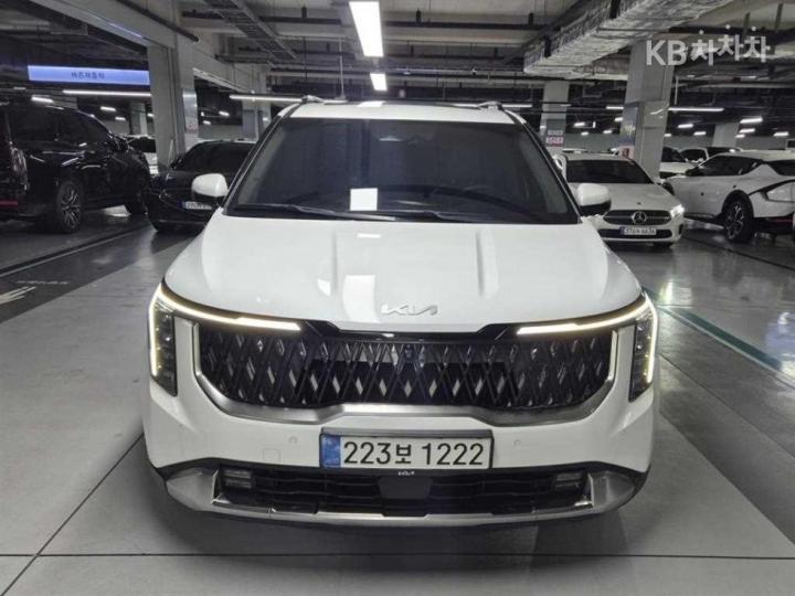 Kia Carnival Gasoline 7-Seater Signature — foto 1