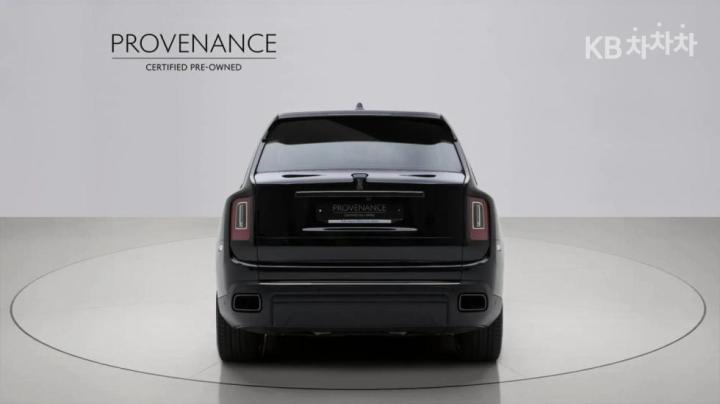 Rolls-Royce Cullinan — miniaturë 4