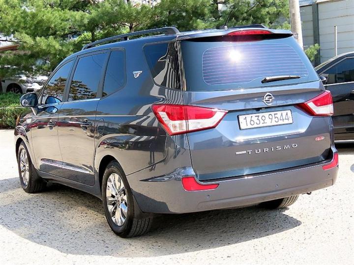 KG Mobility Korando Turismo 2016 photo 3