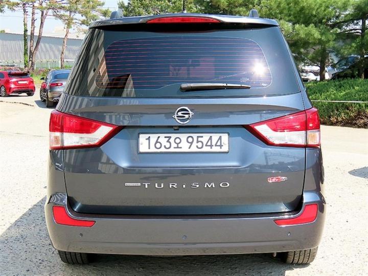 KG Mobility Korando Turismo 2016 photo 4