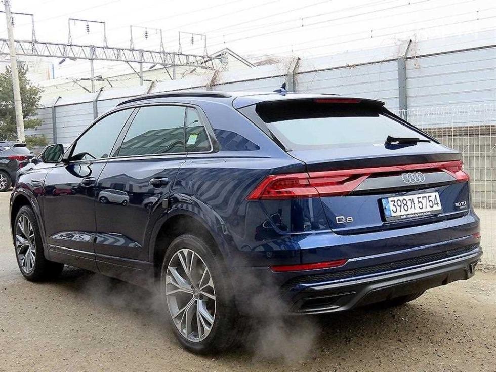 2021 Audi Q8 photo