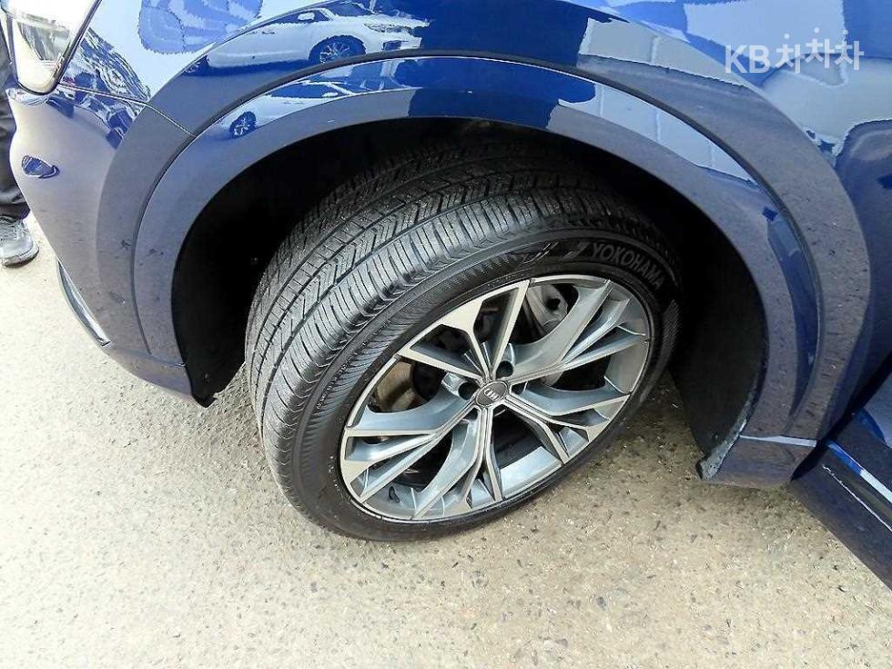 2021 Audi Q8 photo