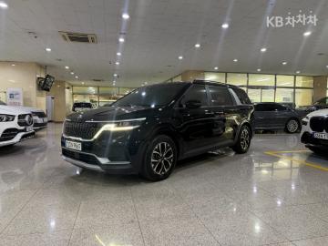 Kia Carnival 9-Seater Diesel — foto 1