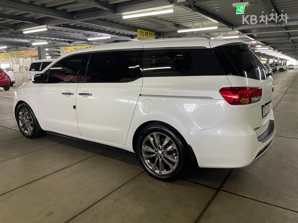 Kia Carnival — miniaturë 4