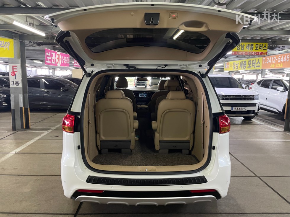 Kia Carnival — miniaturë 5