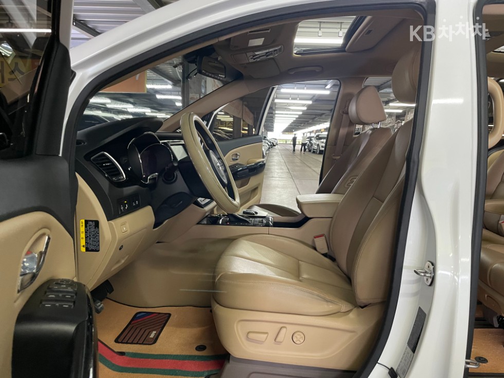 Kia Carnival — miniaturë 20