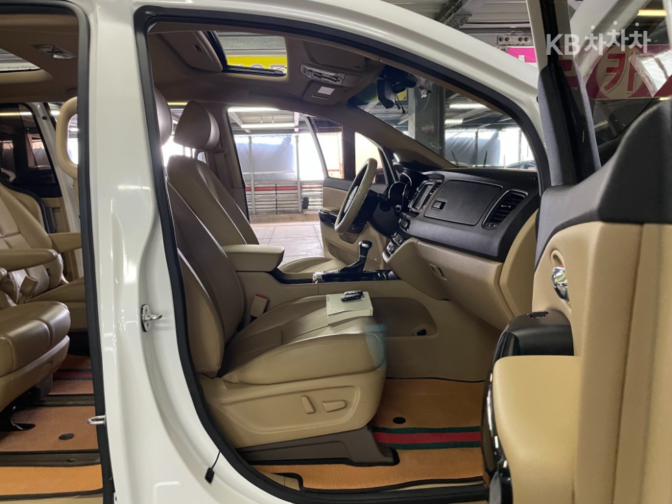 Kia Carnival — miniaturë 21