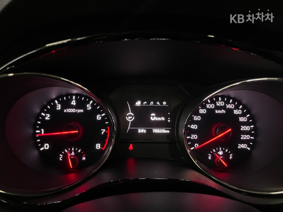 Kia Carnival — miniaturë 7