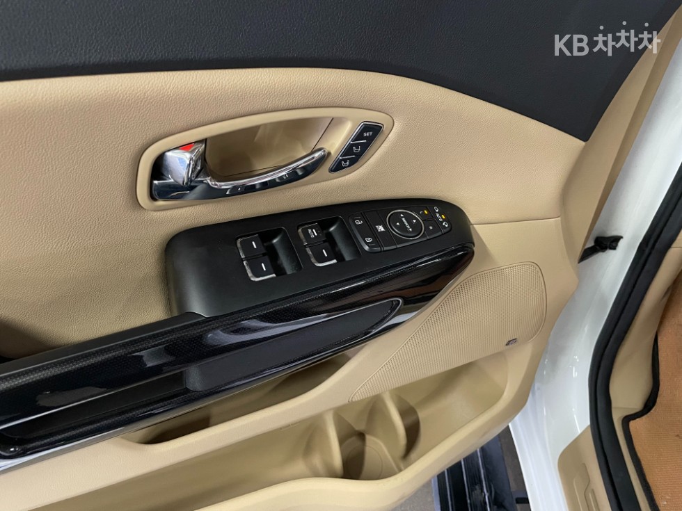 Kia Carnival — miniaturë 13