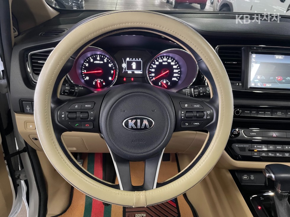 Kia Carnival — miniaturë 26