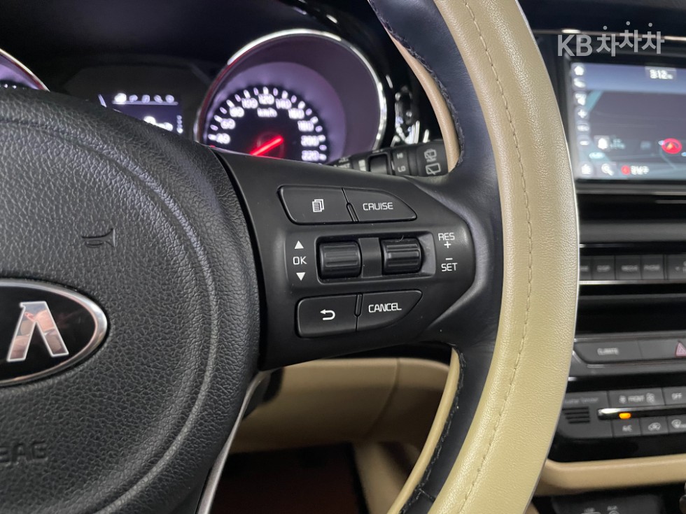 Kia Carnival — miniaturë 25