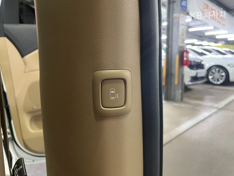 Kia Carnival — miniaturë 15