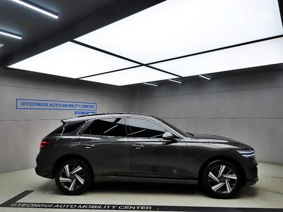 2024 Genesis GV70 photo